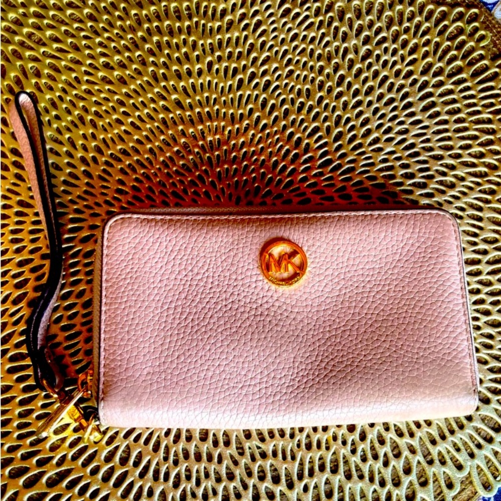 Michael kors blush wristlet wallet